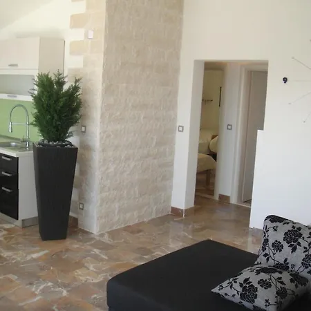 Wonderful Visinisce With Terrace And Sea Views *