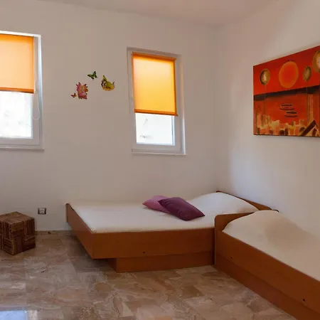 Wonderful Visinisce With Terrace And Sea Views Vinisce