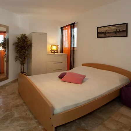 Wonderful Visinisce With Terrace And Sea Views *