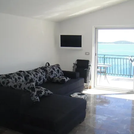 Wonderful Visinisce With Terrace And Sea Views Apartment *