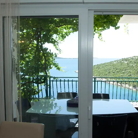 Wonderful Visinisce With Terrace And Sea Views Apartment