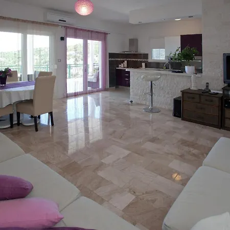 Wonderful Visinisce With Terrace And Sea Views Apartment *