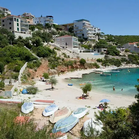 Apartment Wonderful Visinisce With Terrace And Sea Views Vinisce