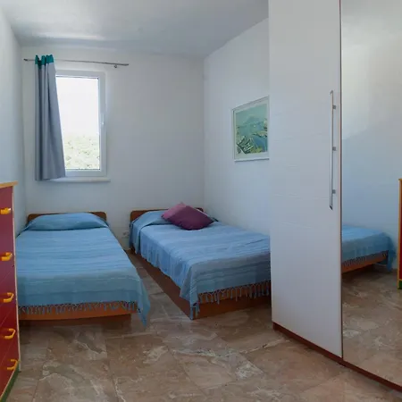 Apartment Wonderful Visinisce With Terrace And Sea Views