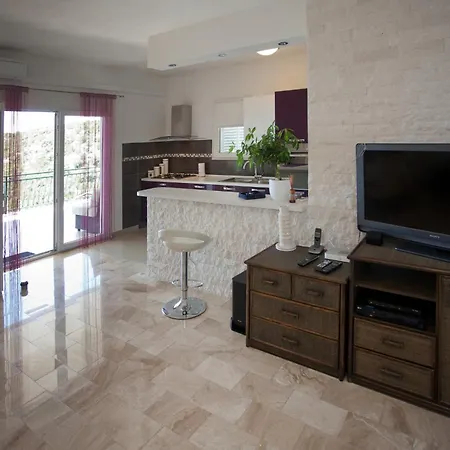 Apartment Wonderful Visinisce With Terrace And Sea Views Vinisce