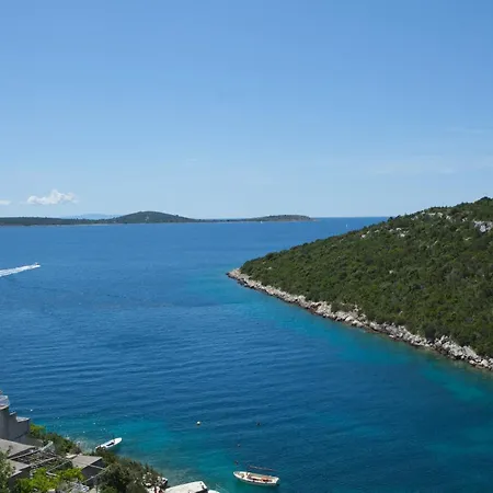 Wonderful Visinisce With Terrace And Sea Views Vinisce