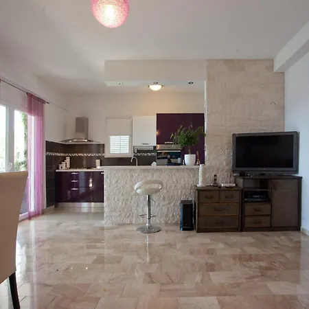 Wonderful Visinisce With Terrace And Sea Views * Vinisce