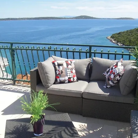 Wonderful Visinisce With Terrace And Sea Views Apartment *